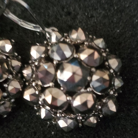 EARRINGS - Picture 2 of 3